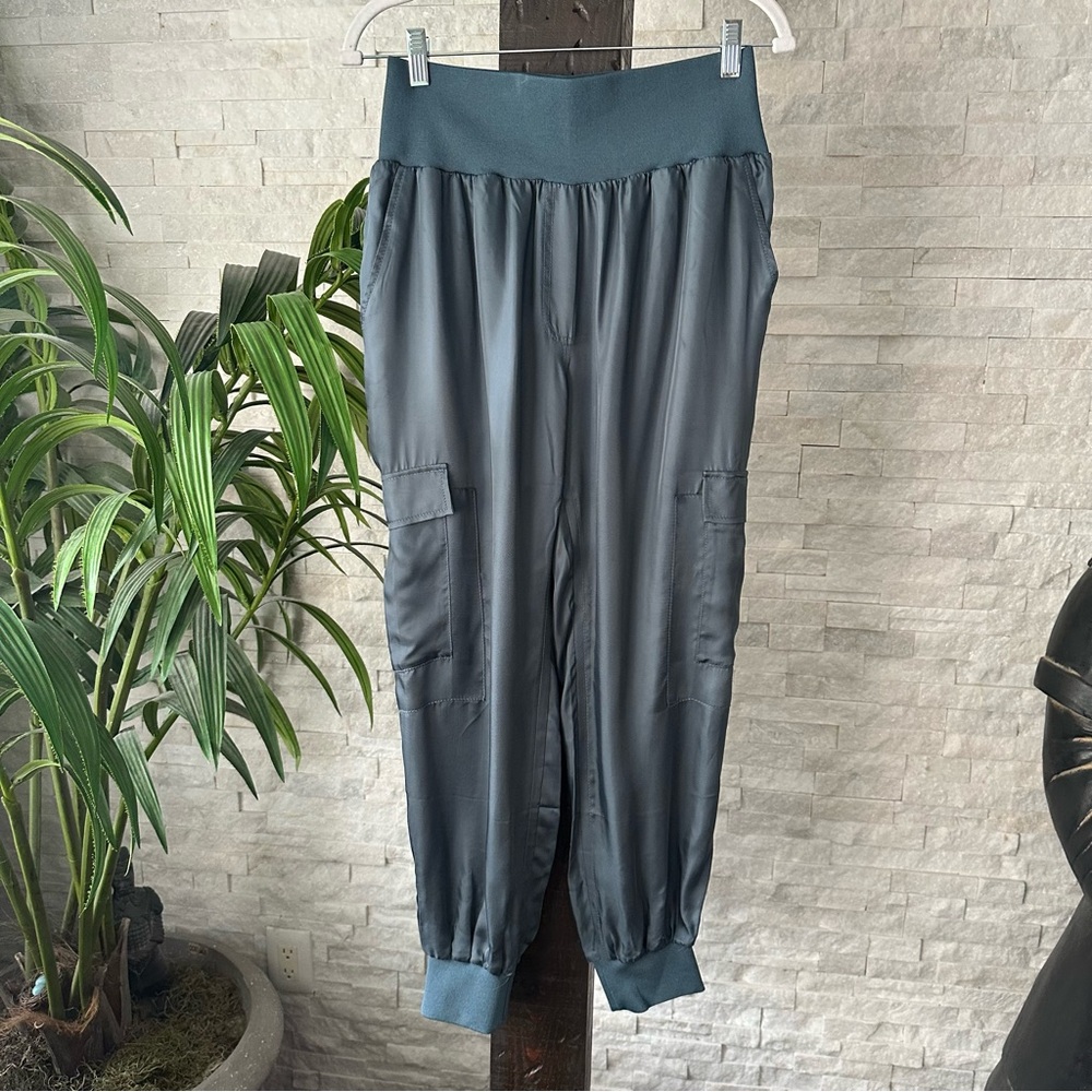 5a7 cinq a sept “Giles” Onyx Shadow Teal Satin Joggers Size L New with Tags